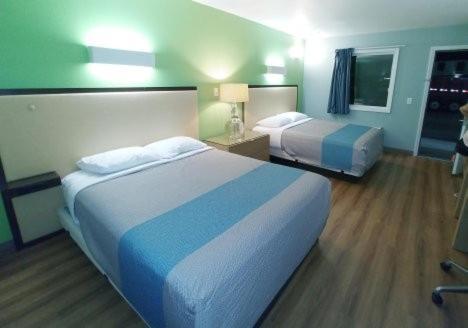 Country Yard Inn And Suites Сайкстон Экстерьер фото